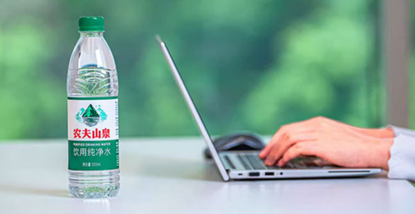 農(nóng)夫山泉綠瓶水布局品牌戰(zhàn)略，低價搶占市場高地